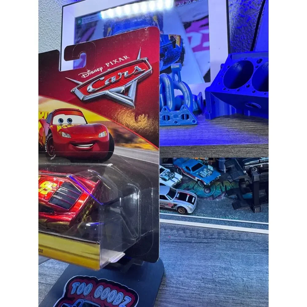 Disney Pixar Cars Rust-Eze Racing Center Lightning McQueen